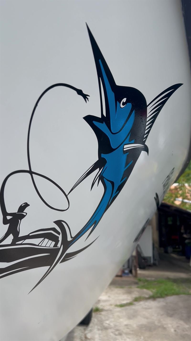 Bateau de pêche — Marlin et pêcheur en adhésif sur la coque