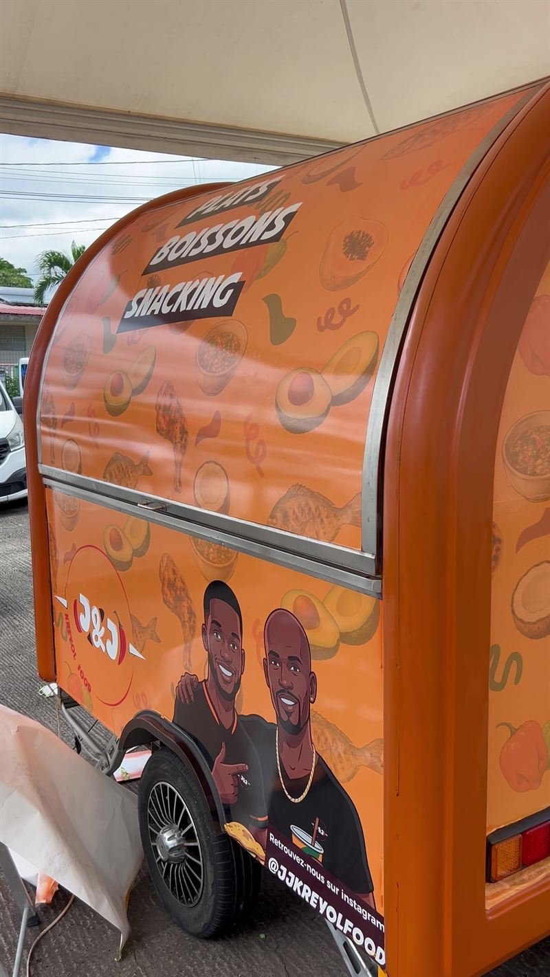 J&J Kreyol Food — Le food truck J&J habillé de covering
